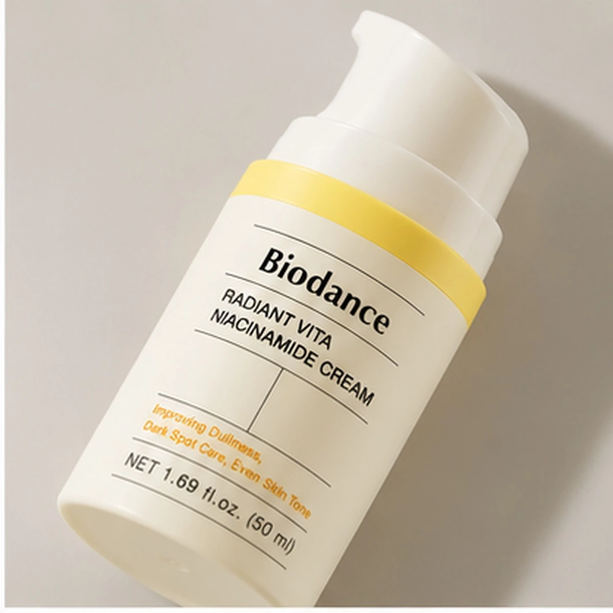 Купить Осветляющий крем с 5% ниацинамидом для сияния кожи Biodance Radiant Vita Niacinamide Cream, 50 мл BIODANCE Осветляющий крем с 5% ниацинамидом для сияния кожи Biodance Radiant Vita Niacinamide Cream, 50 мл