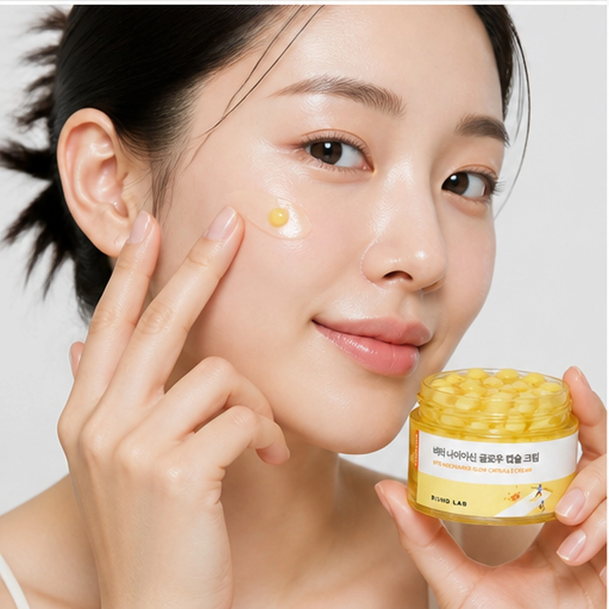 Купить Осветляющий капсульный крем с ниацинамидом Round Lab Vita Niacinamide Glow Capsule Cream, 50 мл ROUND LAB Осветляющий капсульный крем с ниацинамидом Round Lab Vita Niacinamide Glow Capsule Cream, 50 мл