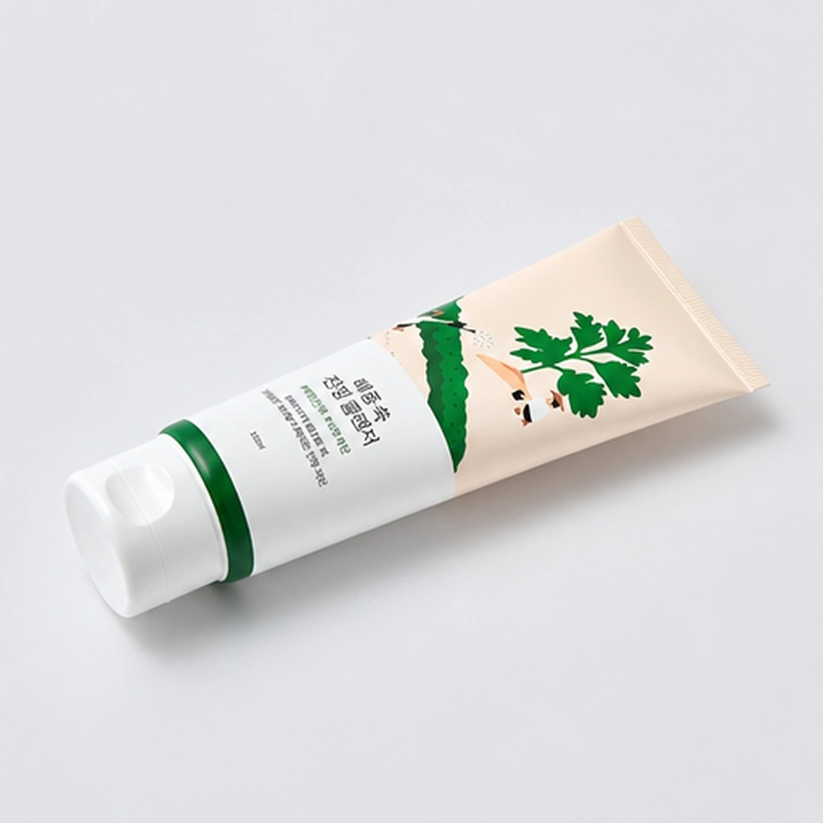 ROUND LAB Успокаивающая пенка для умывания с полынью Round Lab Mugwort Calming Cleanser, 150 мл